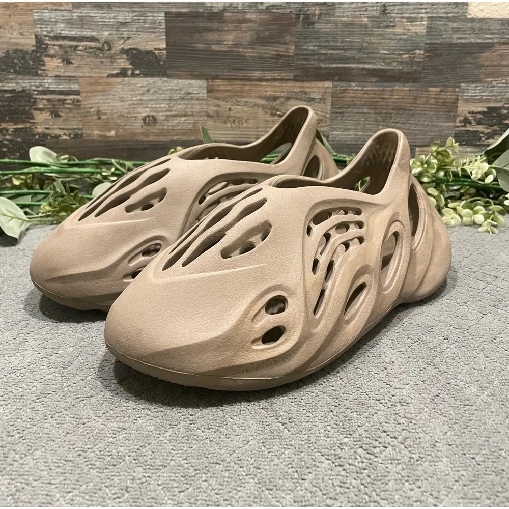 Yeezy Foam Runner “Stone Sage” Size 9 Men’s - Picture 2 of 8